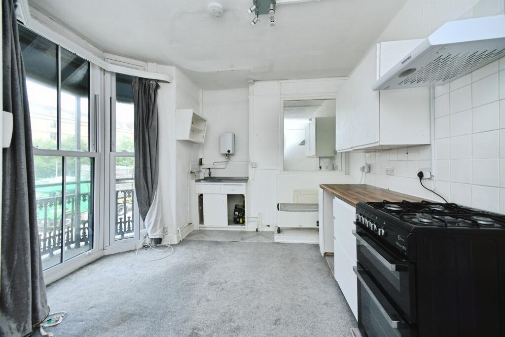 Bedsit 1 Image 2