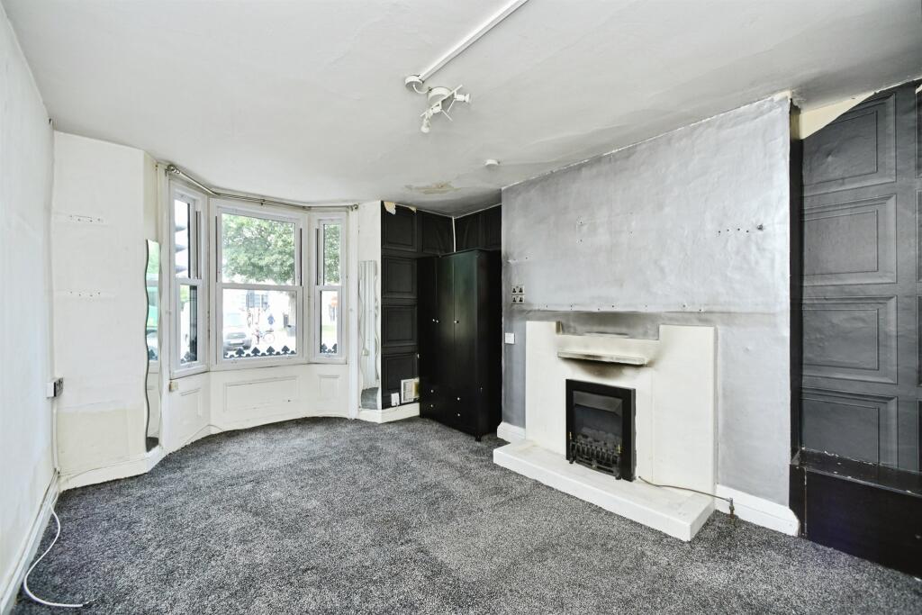 Bedsit 1 Image 2