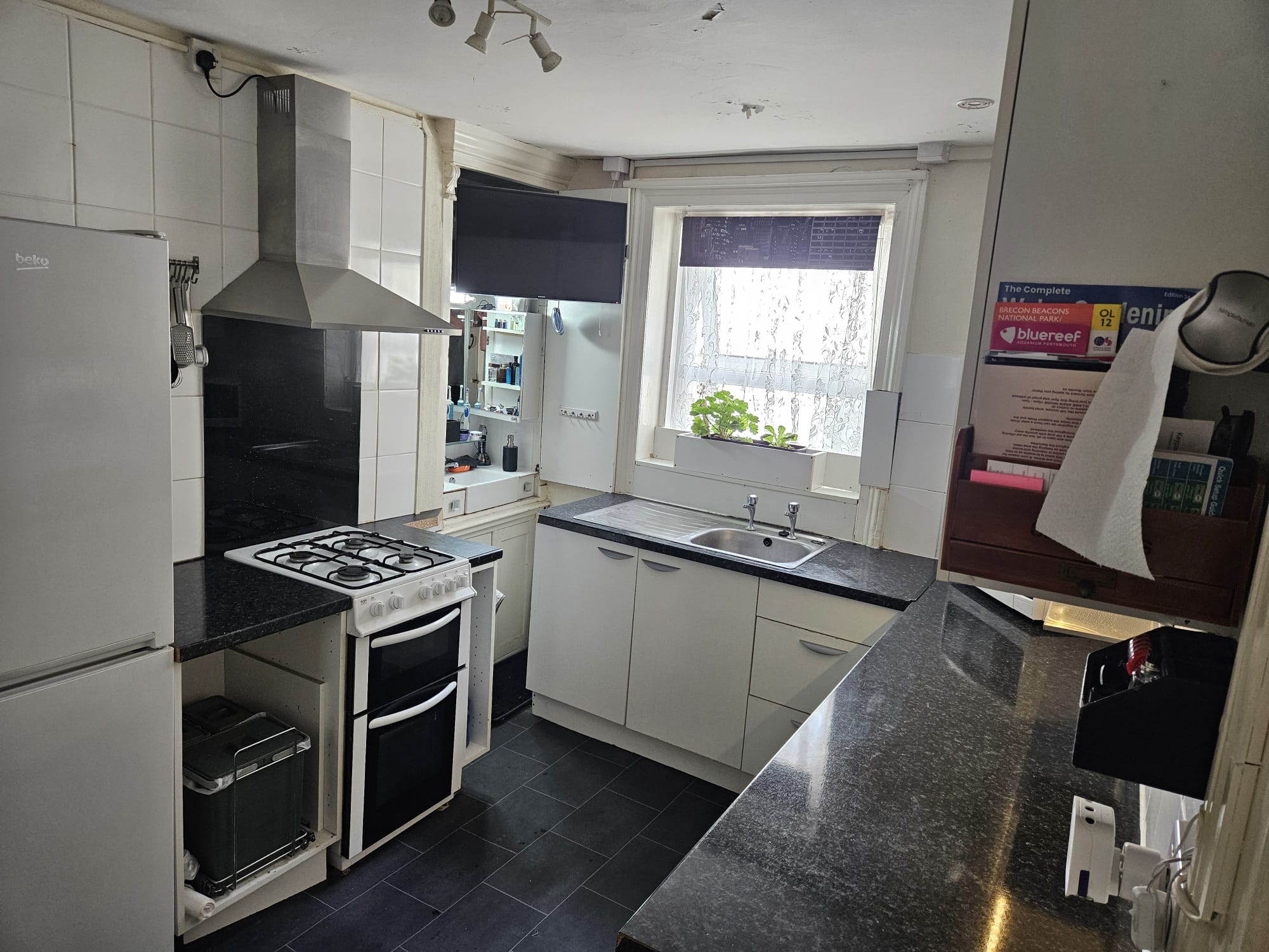 Bedsit 1 Image 3
