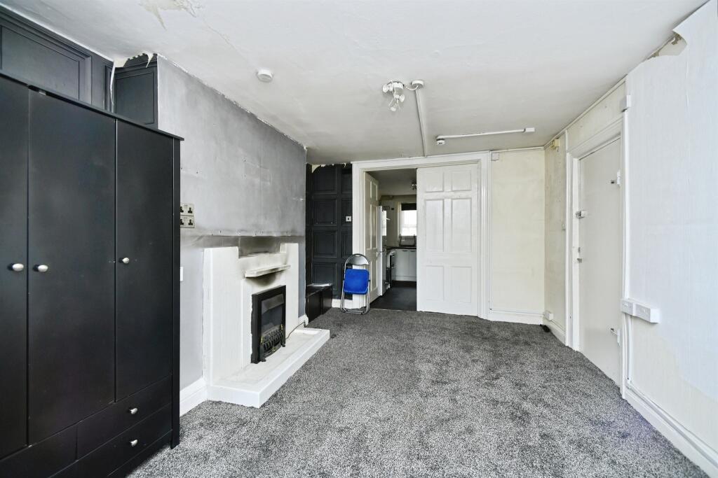 Bedsit 1 Image 1