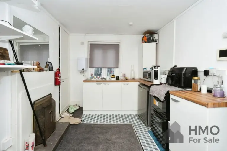 Bedsit 4