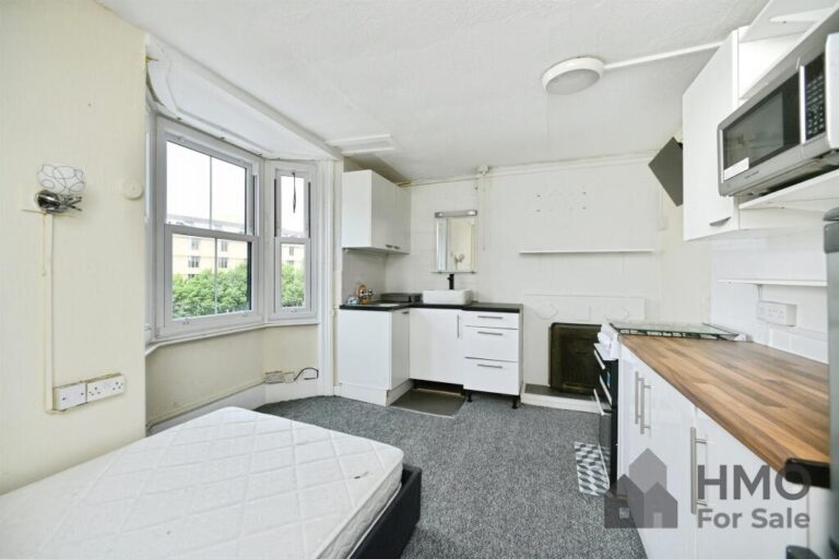 Bedsit 5